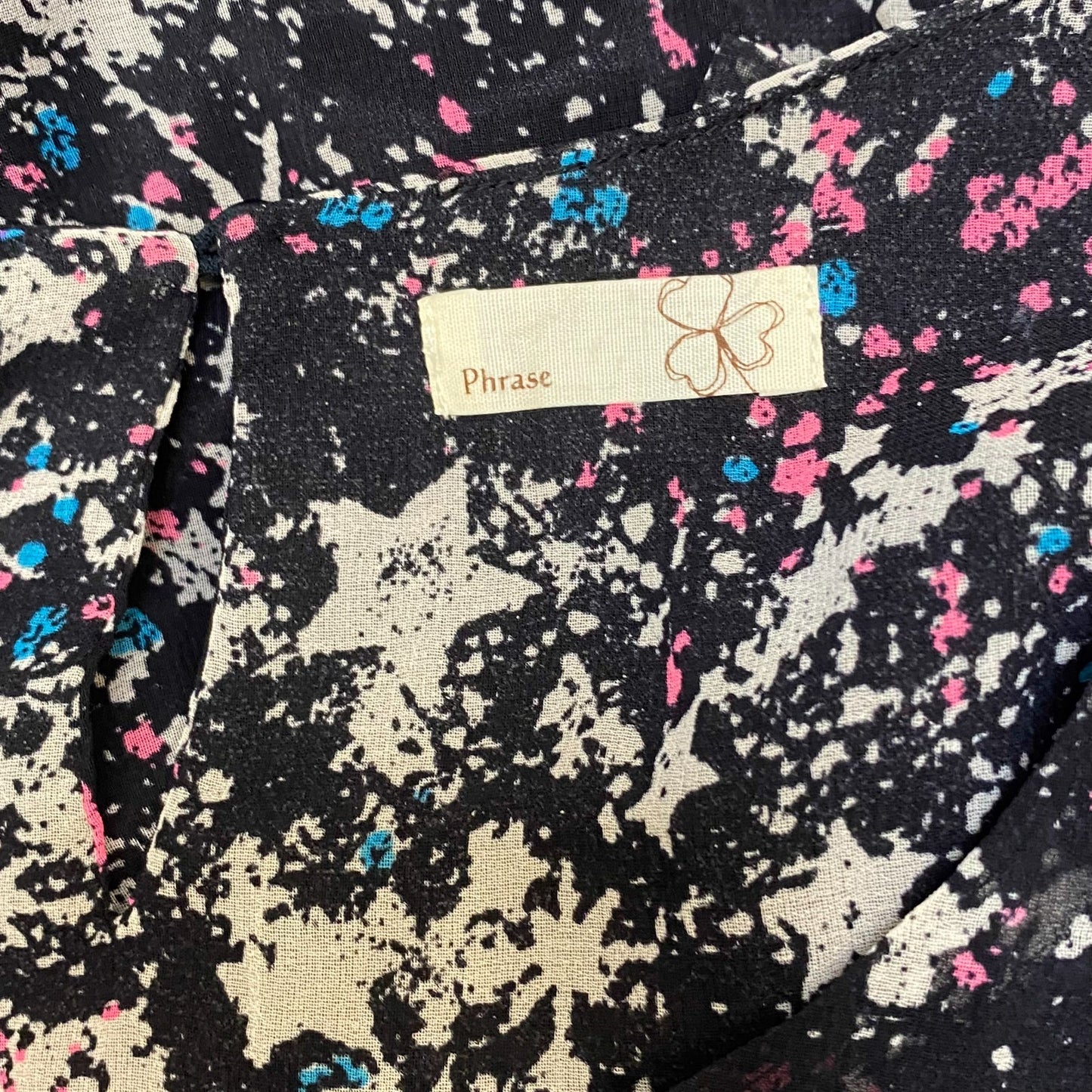 Phrase Shift Dress Womens S Black Geometric Pleated Cap Sleeve Keyhole Back