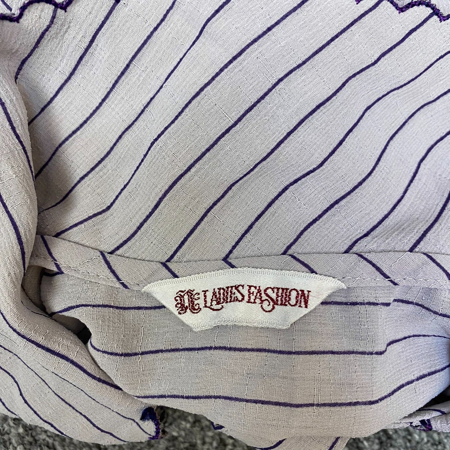 Blouse Top Womens M White Blue Striped Scallop Collared Long Sleeve Button Front