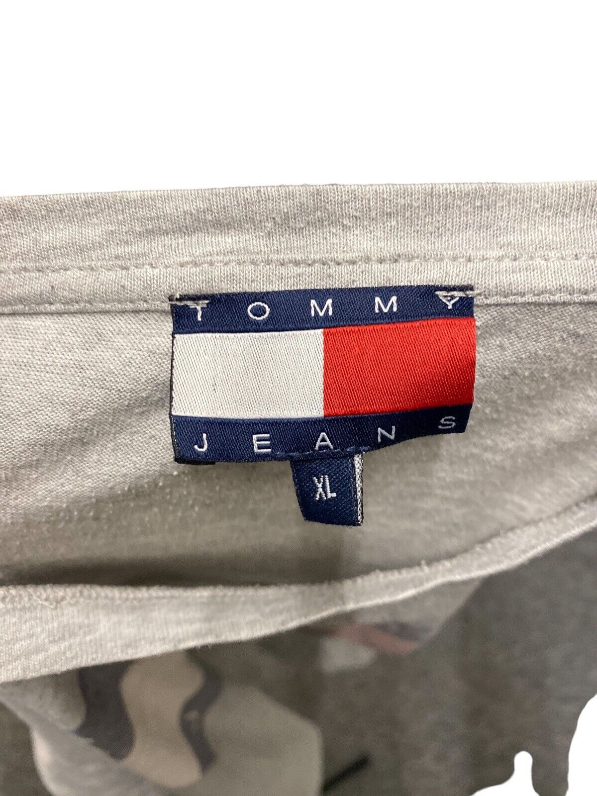 Tommy Hilfiger T-Shirt Grey Womens XL Front Logo
