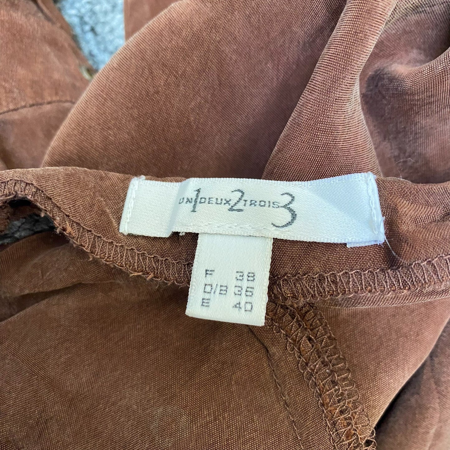 un deux trois Top Womens S Brown Solid Ruffle Detail Long Sleeve V Neck Pullover