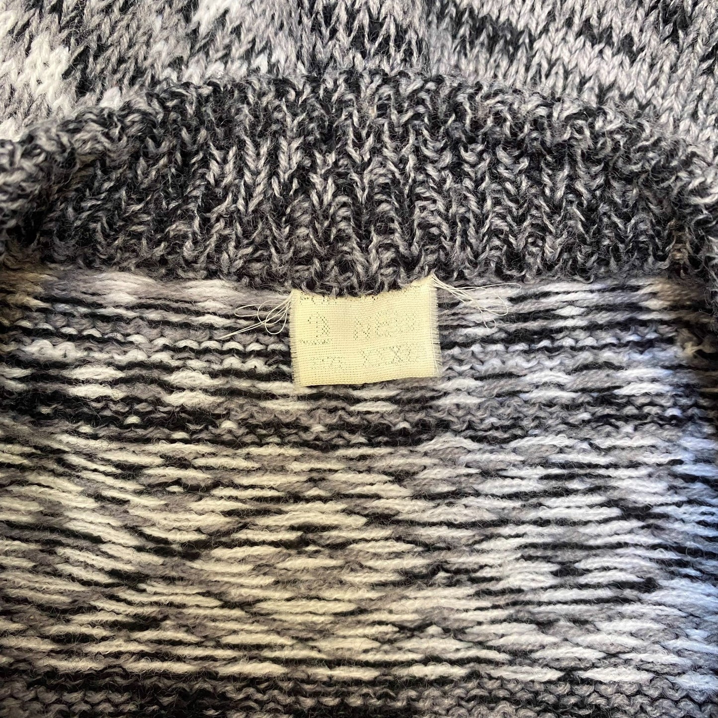 Jumper Womens Large Grey Red Aztec Print Knitted Long Sleeve Crew Neck Pullover