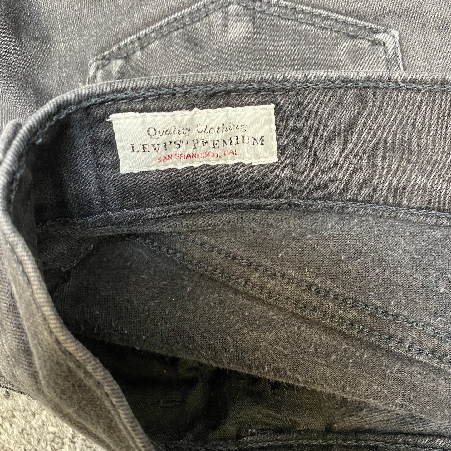 Levi's Jeans Womens 27" Waist Black Denim Premium 710 Super Stretch Skinny Leg