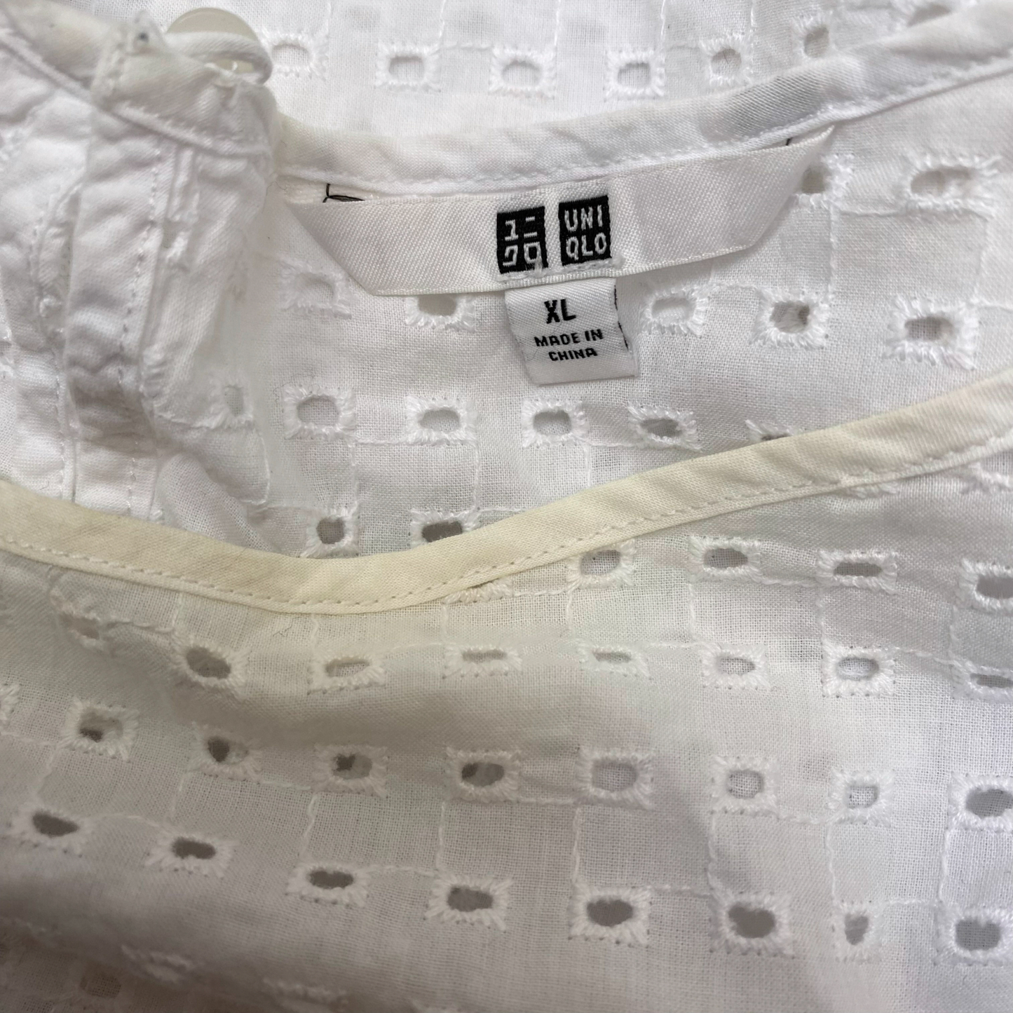 Uniqlo Tunic Top Womens XL White Eyelet Long Sleeve Keyhole Back Pullover