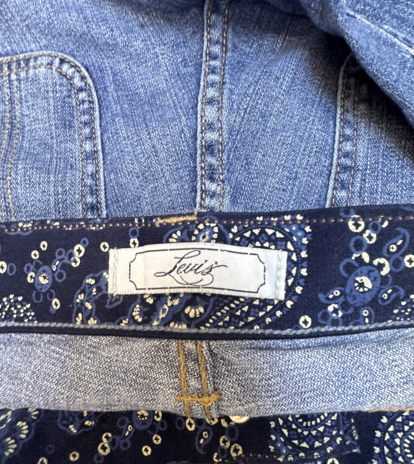Levi's Jean Shorts Fits as Womens M 29" Waist Blue Denim Medium Wash Red Tab