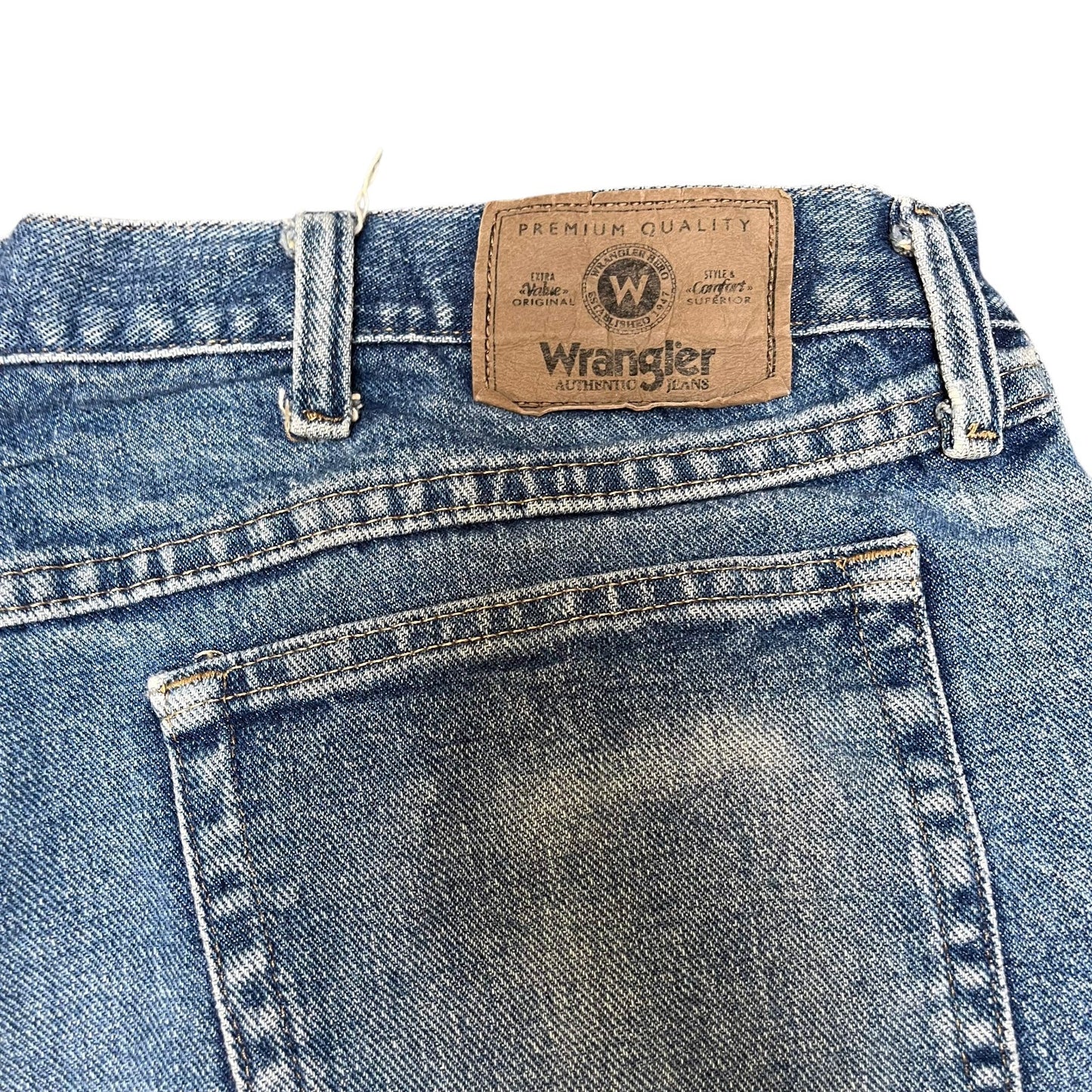 Wrangler Jean Shorts Fits as Womens 2XL 39" Waist Blue Denim Faded Relaxed Fit