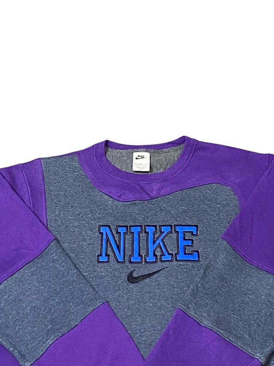 Nike Reworked Sweatshirt Mens Medium Purple Grey Spellout Logo Crew Neck Vtg Y2K