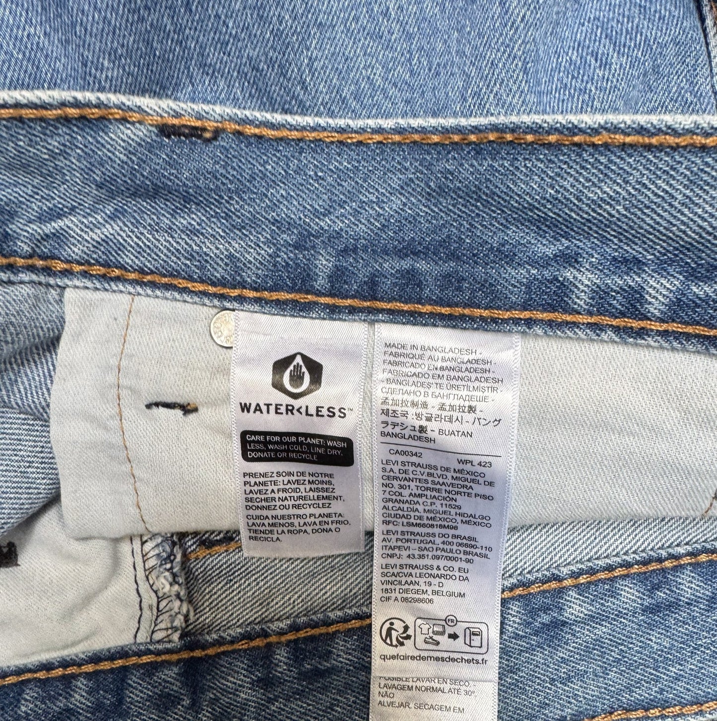 Levi's 469 Jean Shorts Fits as Mens XL 42" Waist Blue Denim Loose Fit Red Tab