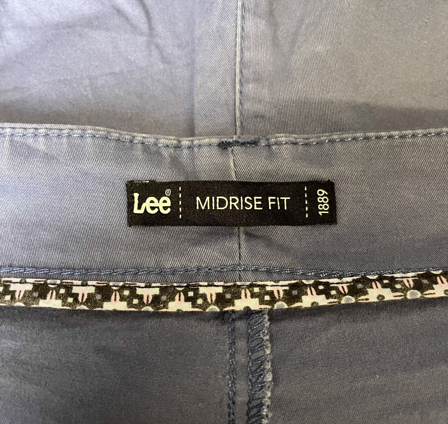 Lee Chino Shorts Fits as Womens 2XL 41" Waist Blue Mid Rise Fit Stretch Outdoor