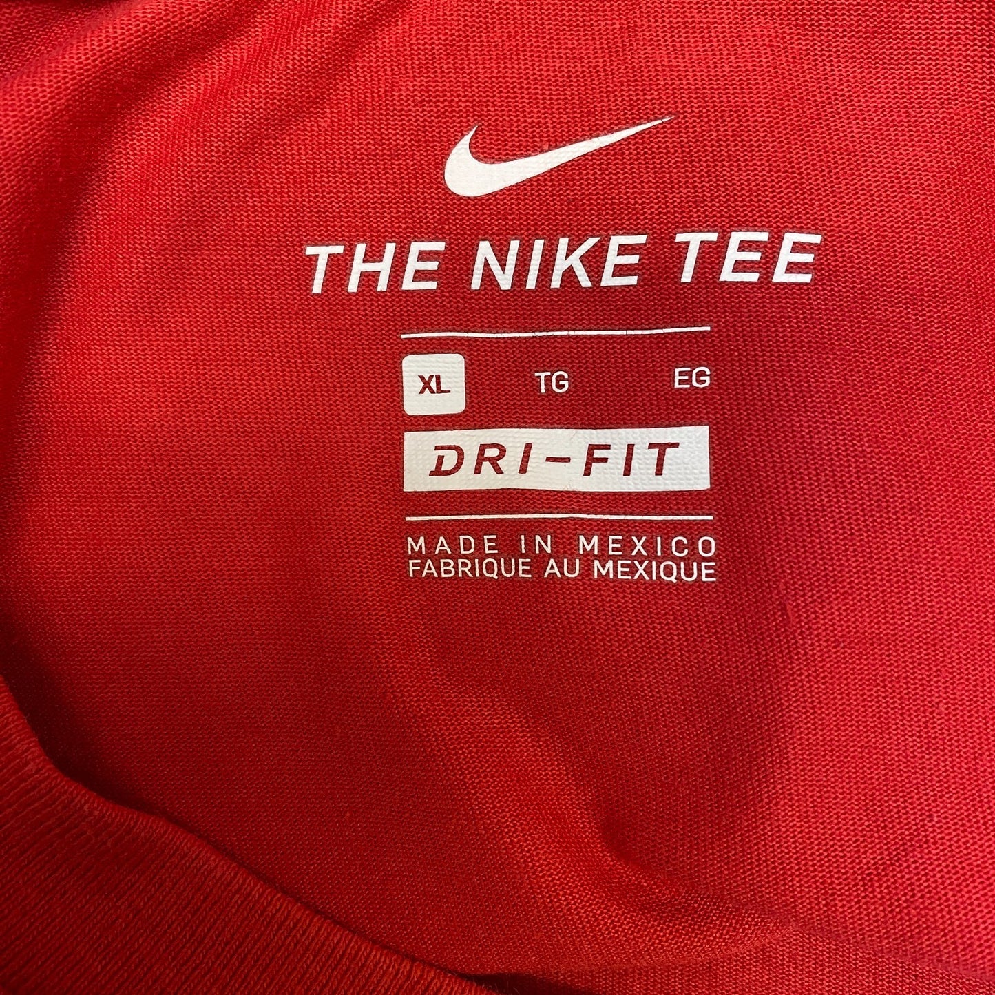 Nike T-Shirt Women XL Red Dri-Fit Graphic Camisa Short Sleeve Crew Neck Pullover