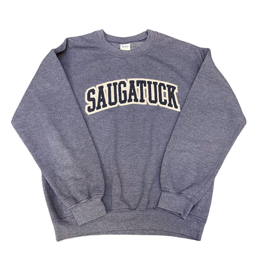 Gildan Sweatshirt Mens Medium Grey Saugatuck Embroidered Spellout Crew Neck