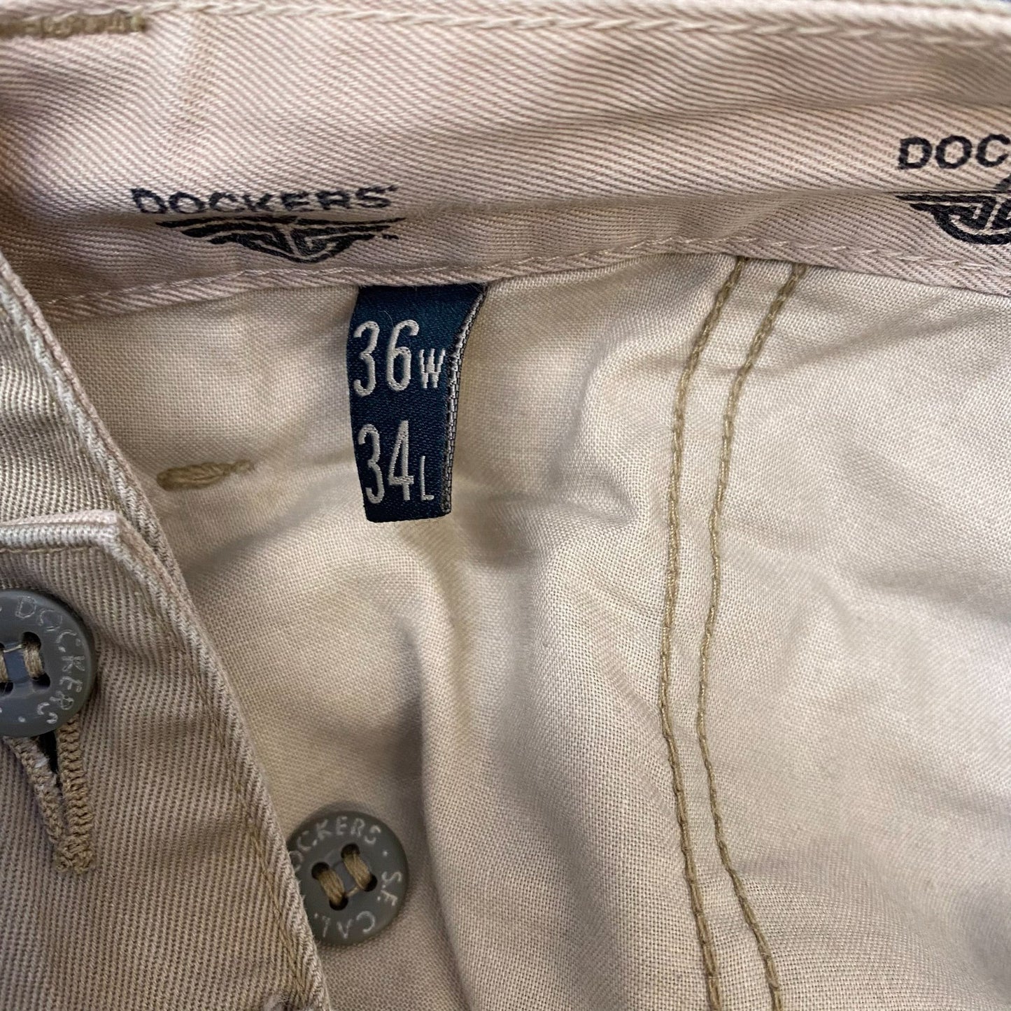 Dockers Trousers Men's XL Beige Pockets Straight Fit Pleated Workwear Outdoor