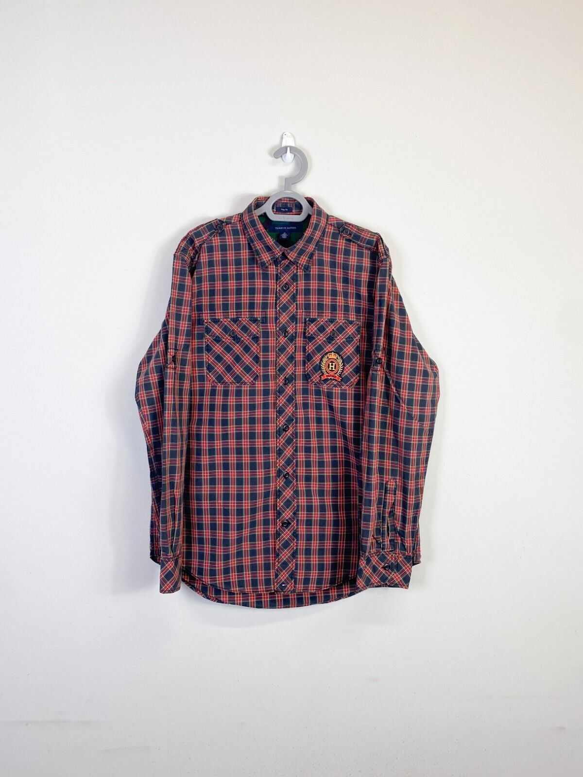 Tommy Hilfiger Shirt Mens Medium Red Plaid Trim Fit Detailed Pockets Button Down
