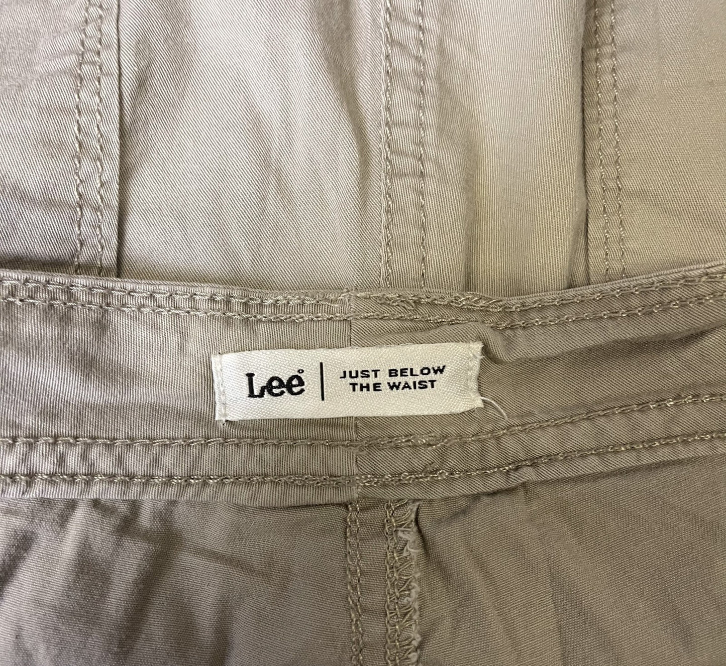 Lee Just Below The Waist Cargo Shorts Fits as Mens XL 37" Waist Tan Flat Front
