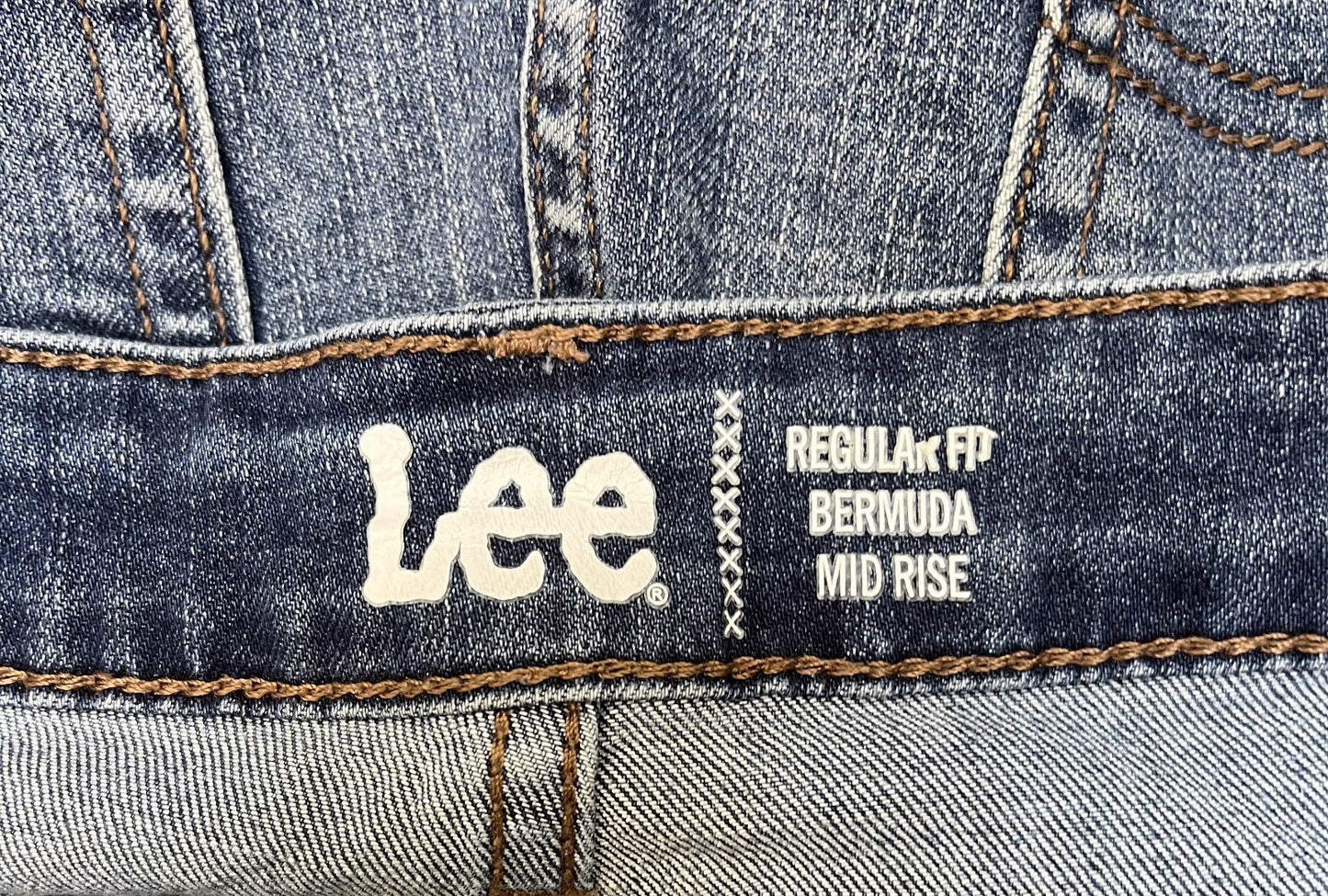 Lee Bermuda Denim Shorts Fits as Womens 2XL 39" Waist Blue Mid Rise Regular Fit