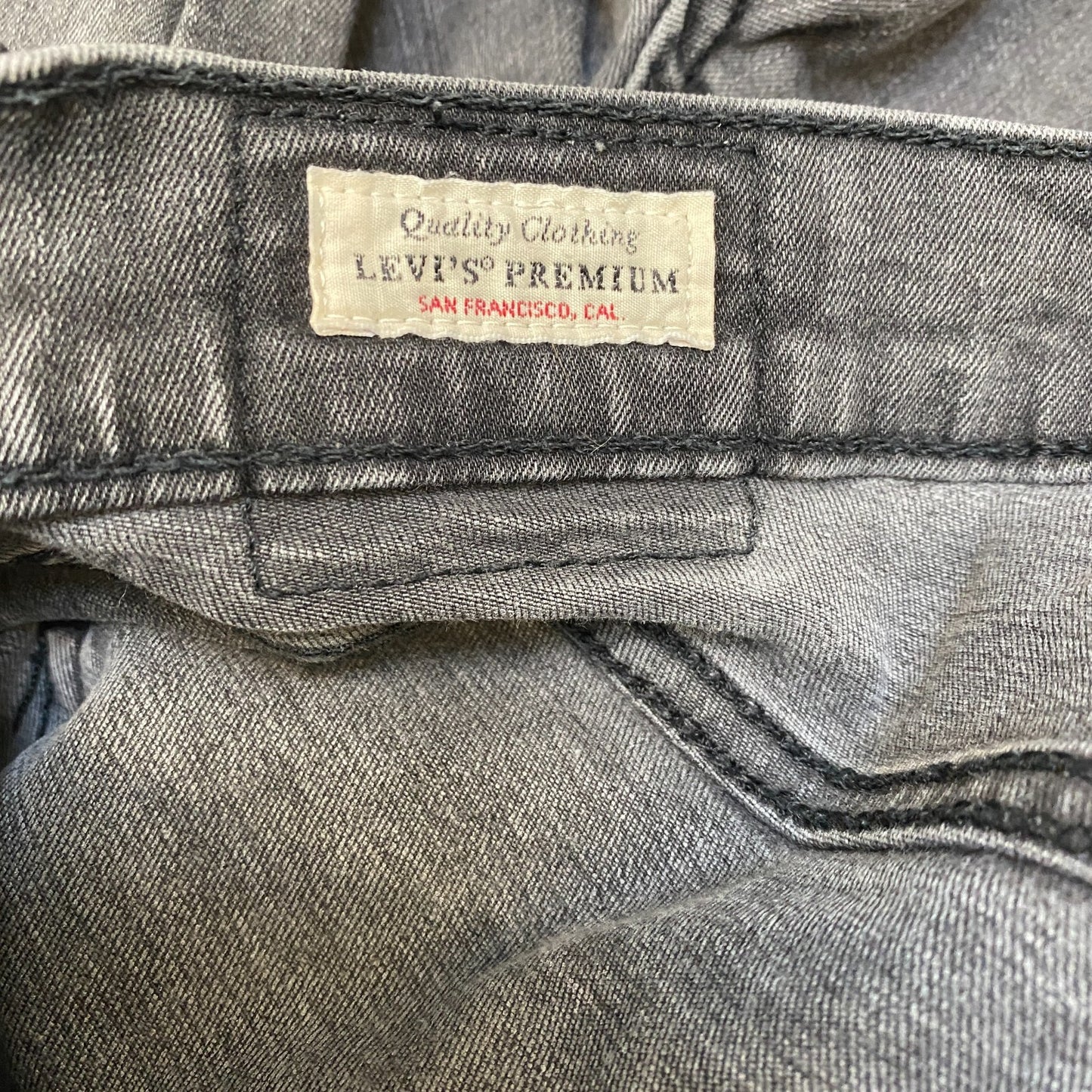 Levi's Jeans Women 28" Waist Black Premium Mile High Super Stretch Skinny Leg