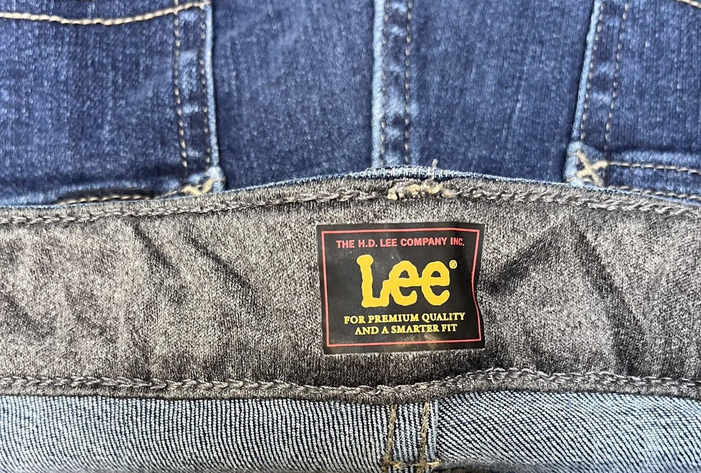 Lee Jean Shorts Fits as Womens 2XL 35" Waist Blue Denim Dark Wash Faded 5-Pocket