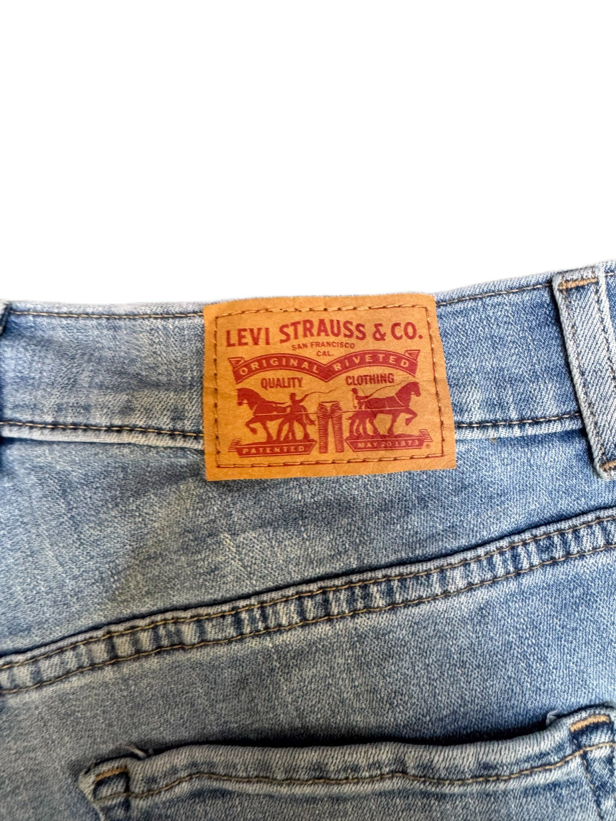 Levi's Jean Bermuda Shorts Fits as Womens Medium 29" Waist Blue Denim Light Wash