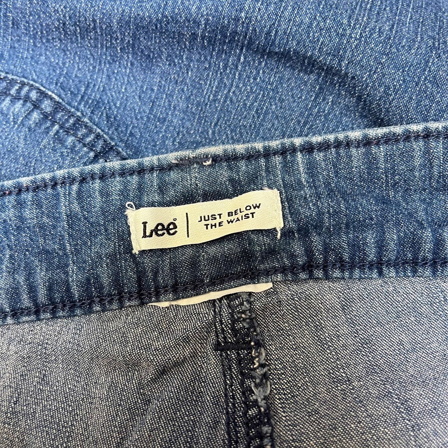 Lee Jean Shorts Fits as Womens 2XL 40" Waist Blue Denim Just Below The Waist