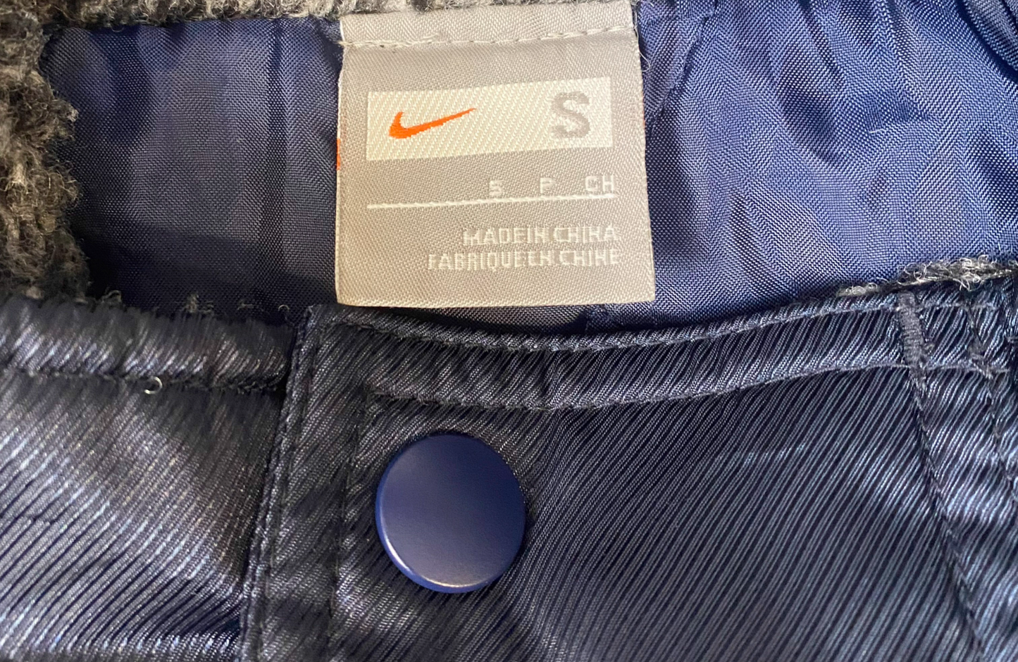 Nike Bench Long Coat Mens Small Navy Insulated Loose Fit Long Sleeve Snap Button